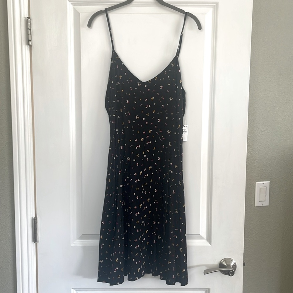 Gap black floral summer dress. Size large.NWT